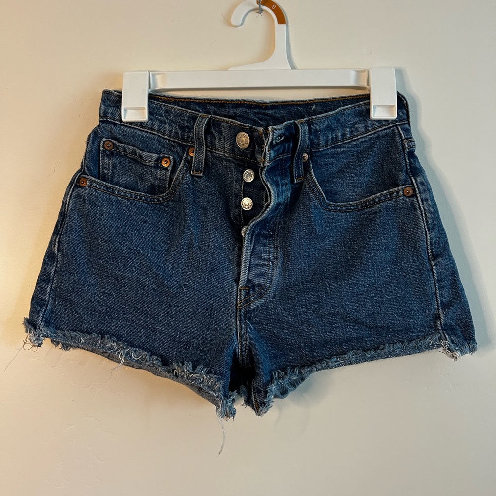 High waisted Levi’s shorts